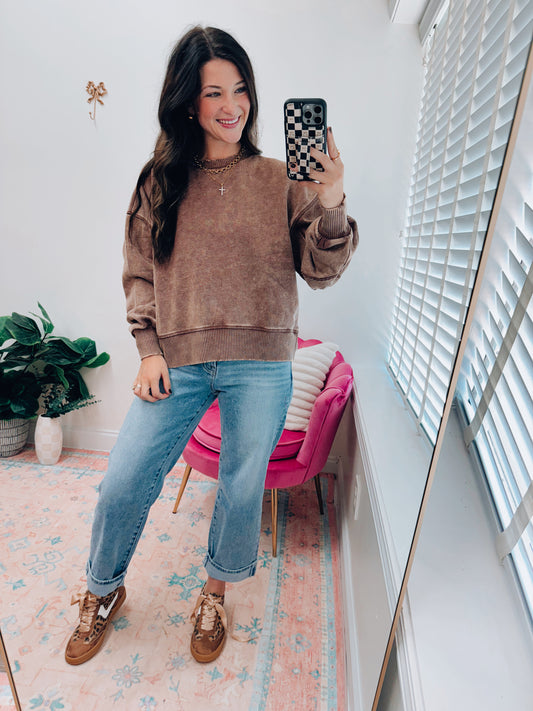 CURVY Mineral Wash Crewneck