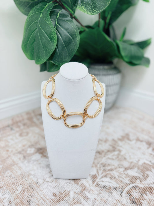 Textured Geo Oval Chain Necklace