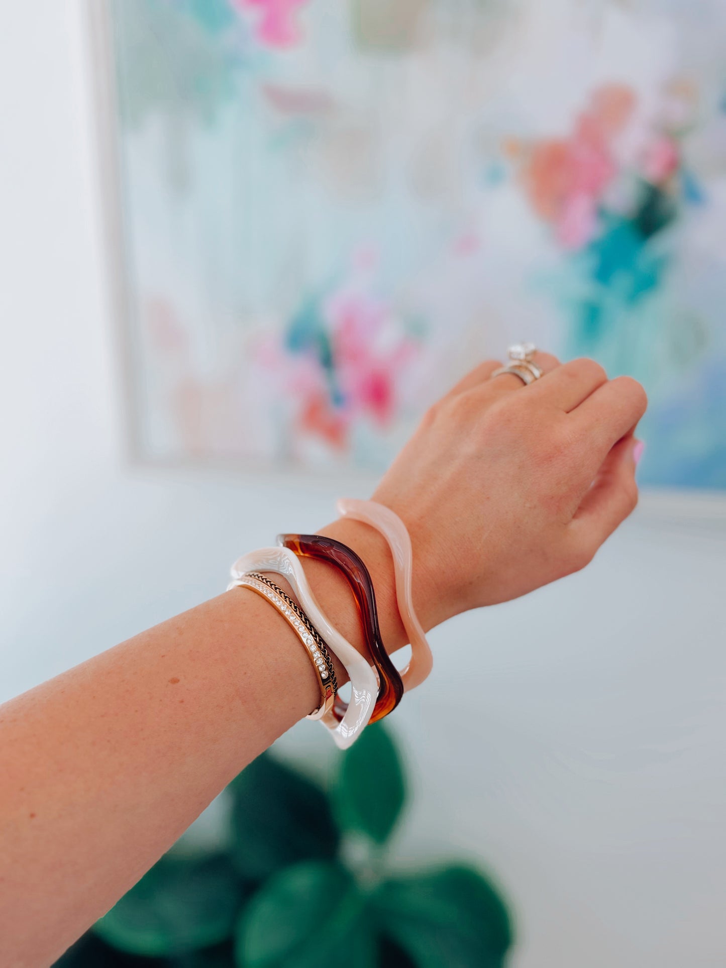 Retro Classic Wave Acrylic Bangle Set