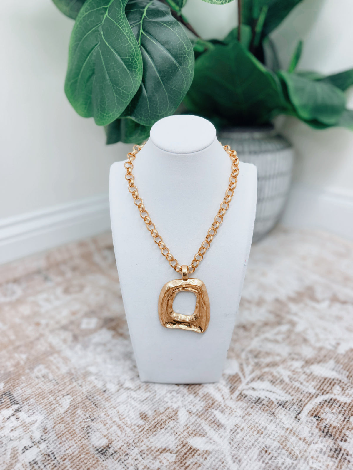 Geometric Square Outline Necklace