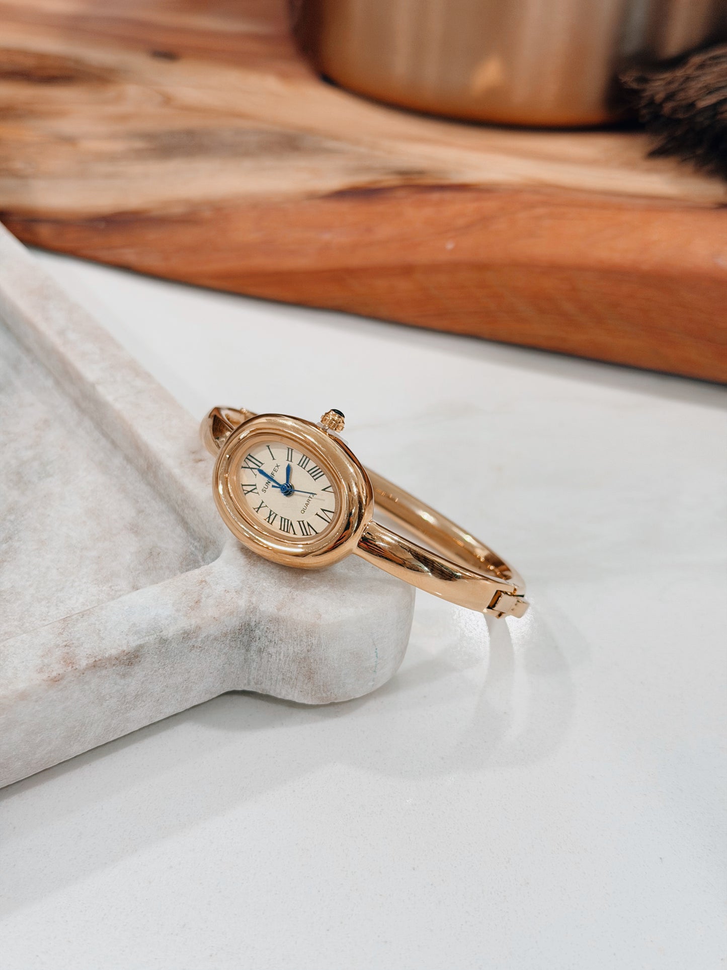 Reese Oval Vintage Gold Watch